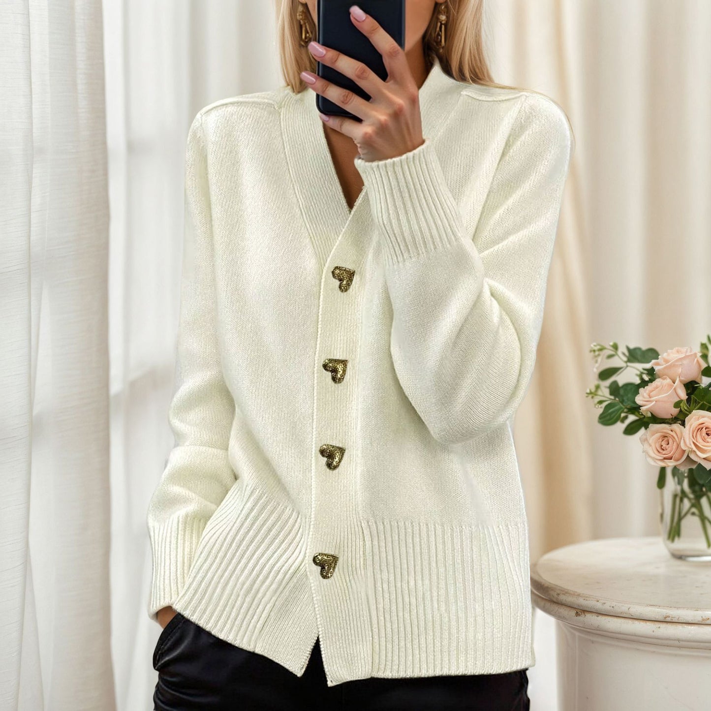 Cardigan con Bottoni a Cuore e Scollo a V