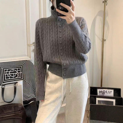 Cardigan Dolcevita Intrecciato – Maglia Calda a Treccia con Bottoni